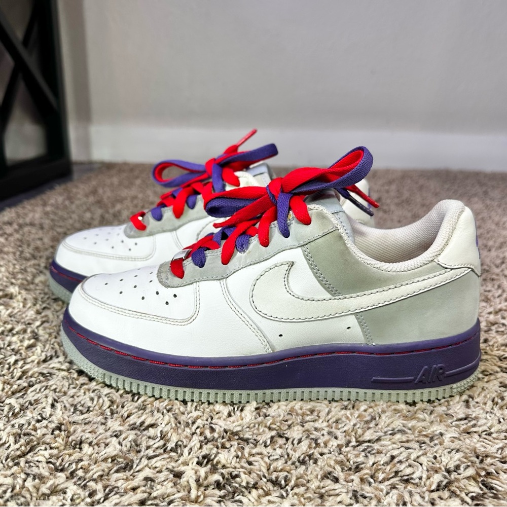Nike Air Force 1 Low Shoes Womens Size 7.5 White Grey Purple Sneakers Red Laces